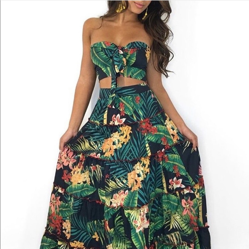 Two pieces dress. Print dress, floral Maxi skirt